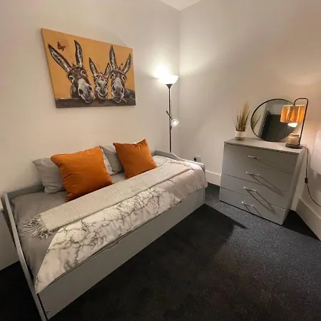 Urban 3 Bedroom In Kings Heath-great Location Birmingham