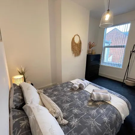 Urban 3 Bedroom In Kings Heath-great Location Holiday home Birmingham