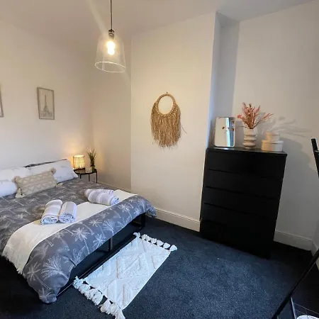 Urban 3 Bedroom In Kings Heath-great Location